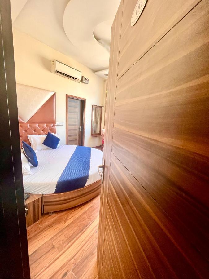 Hotel Woodcrest Zirakpur Chandigarh- Best Family Hotel - Luxurious Rooms - Unit Of Sidham Group Esterno foto