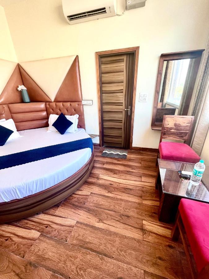 Hotel Woodcrest Zirakpur Chandigarh- Best Family Hotel - Luxurious Rooms - Unit Of Sidham Group Esterno foto