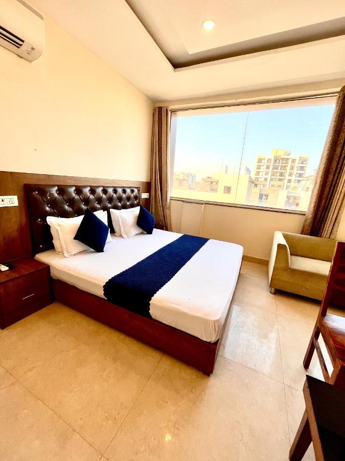 Hotel Woodcrest Zirakpur Chandigarh- Best Family Hotel - Luxurious Rooms - Unit Of Sidham Group Esterno foto