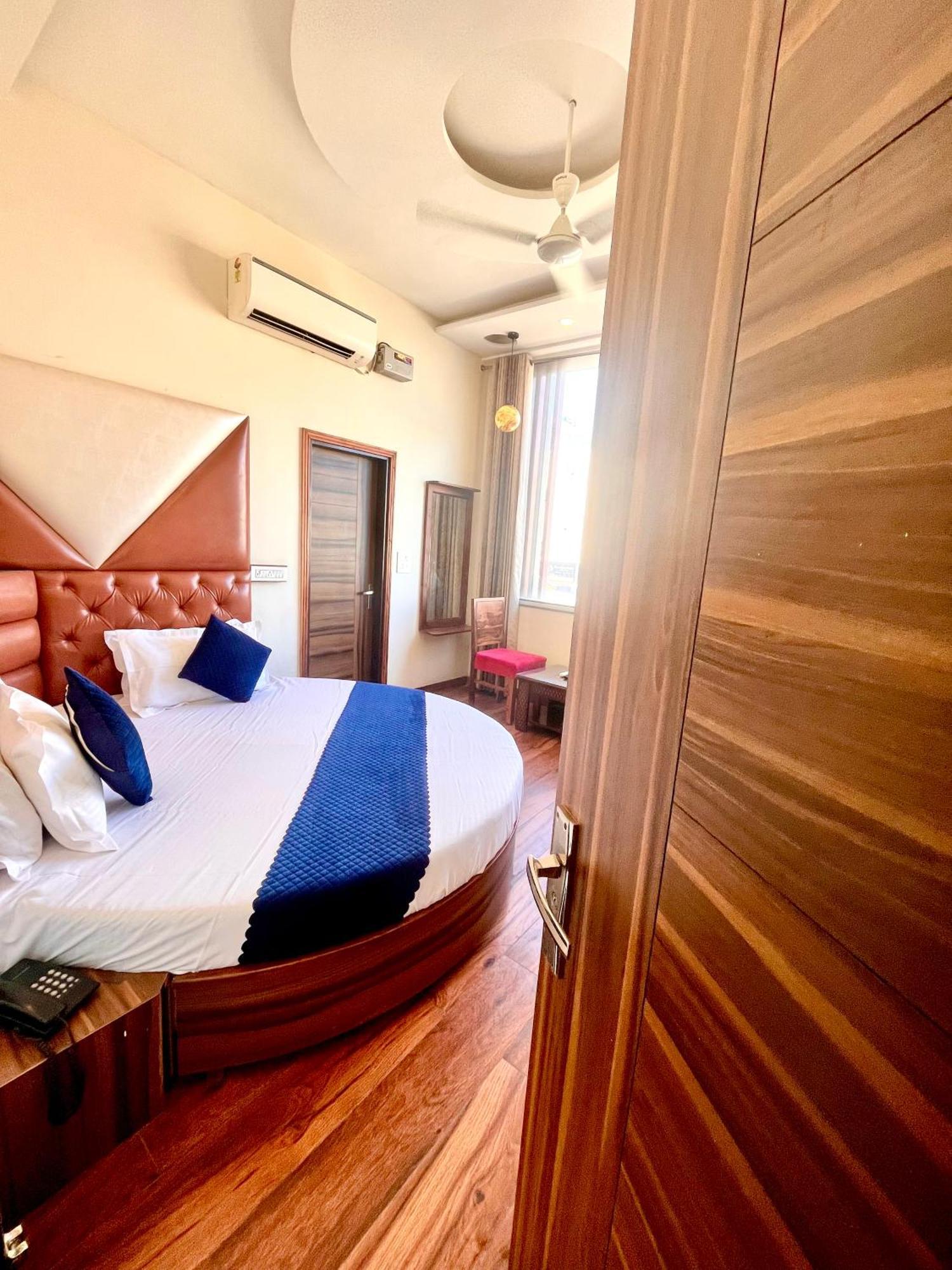 Hotel Woodcrest Zirakpur Chandigarh- Best Family Hotel - Luxurious Rooms - Unit Of Sidham Group Esterno foto