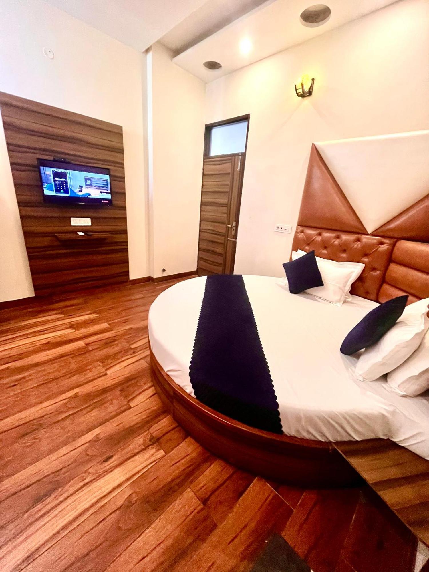 Hotel Woodcrest Zirakpur Chandigarh- Best Family Hotel - Luxurious Rooms - Unit Of Sidham Group Esterno foto
