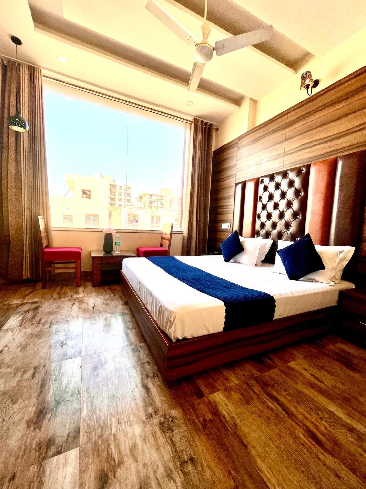 Hotel Woodcrest Zirakpur Chandigarh- Best Family Hotel - Luxurious Rooms - Unit Of Sidham Group Esterno foto