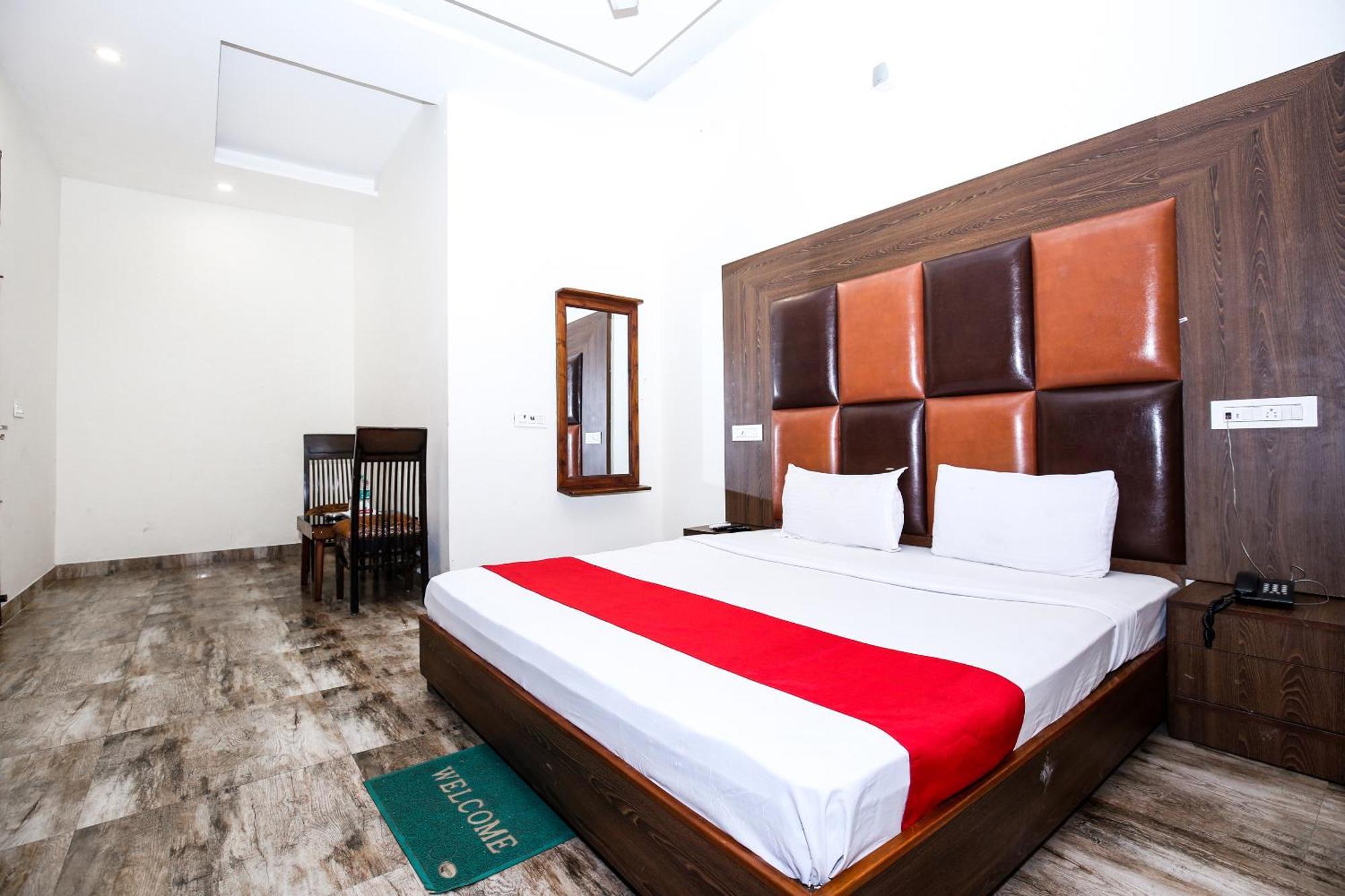 Hotel Woodcrest Zirakpur Chandigarh- Best Family Hotel - Luxurious Rooms - Unit Of Sidham Group Esterno foto